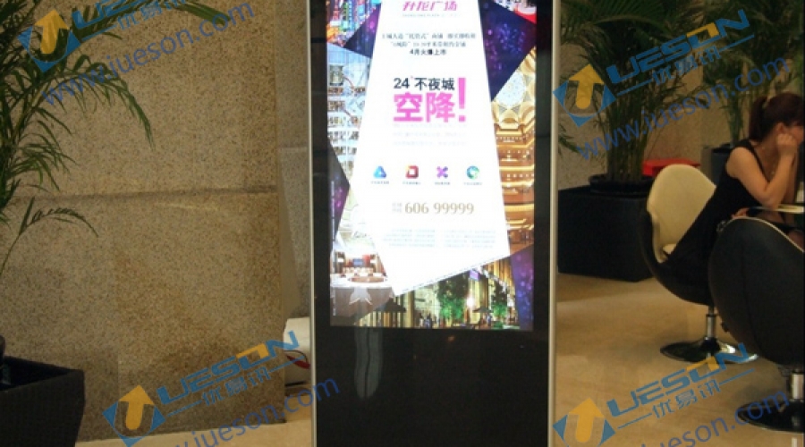 郑州升龙广场65寸直角立式广告机